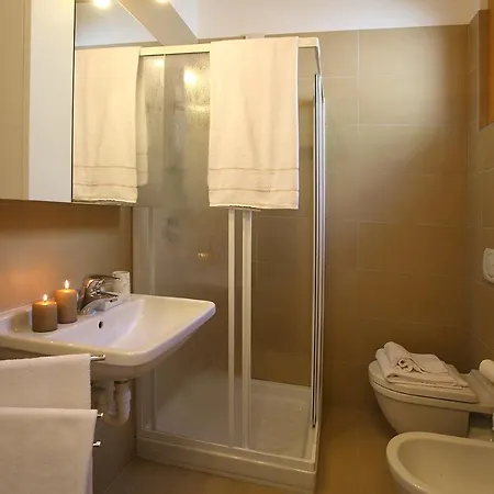 Pradello Sleeps 4 Pool Air Con 公寓 贝拉诺