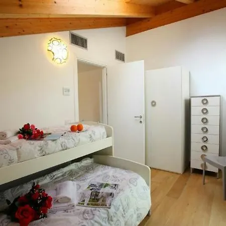 Pradello Sleeps 4 Pool Air Con 公寓